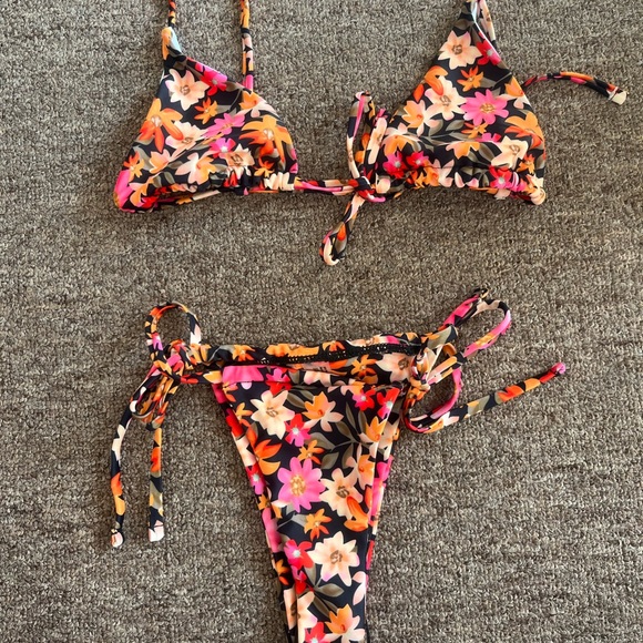 SOLD bikini set - Picture 1 of 2